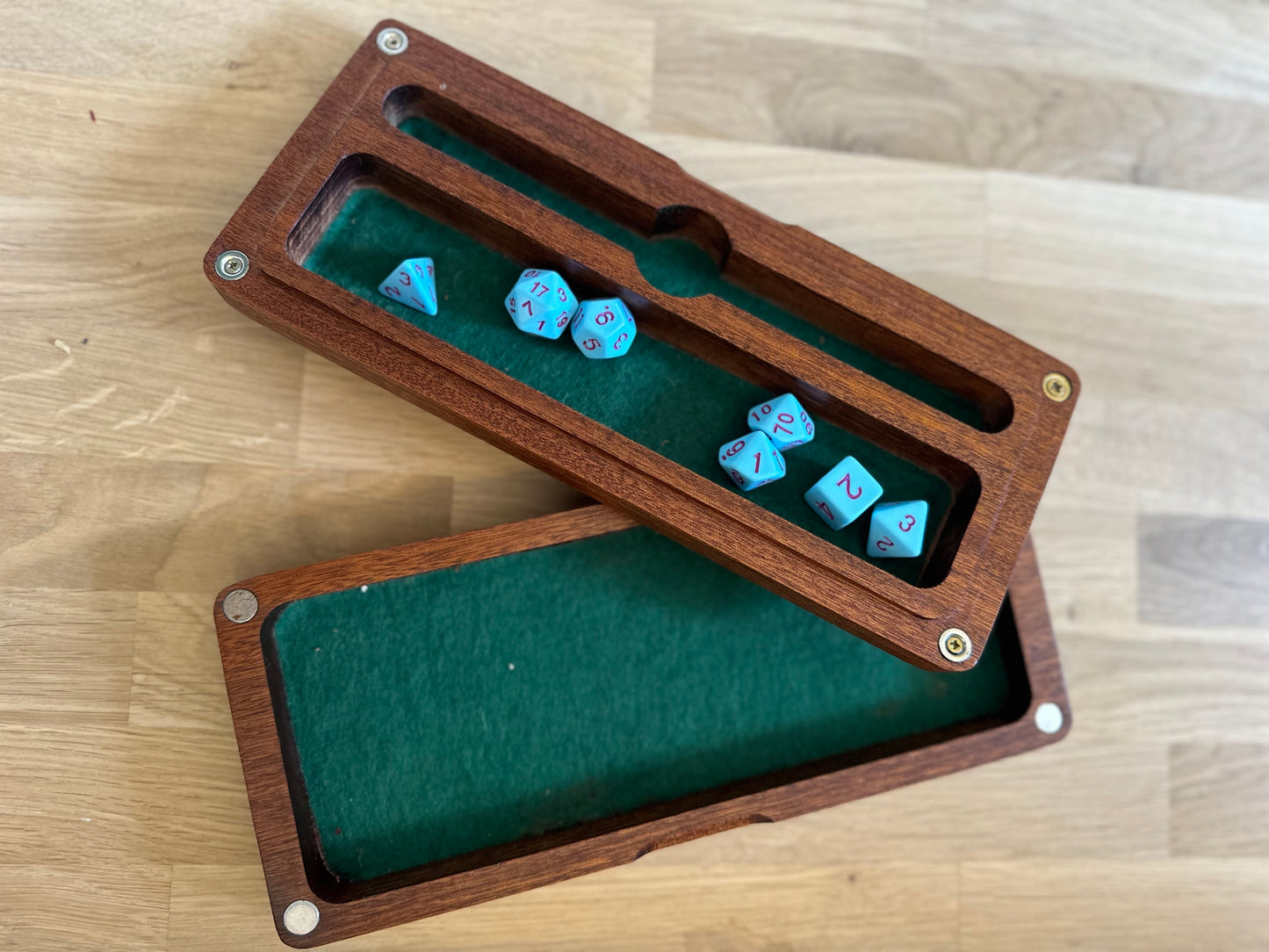 Rectangular dice box variant 1