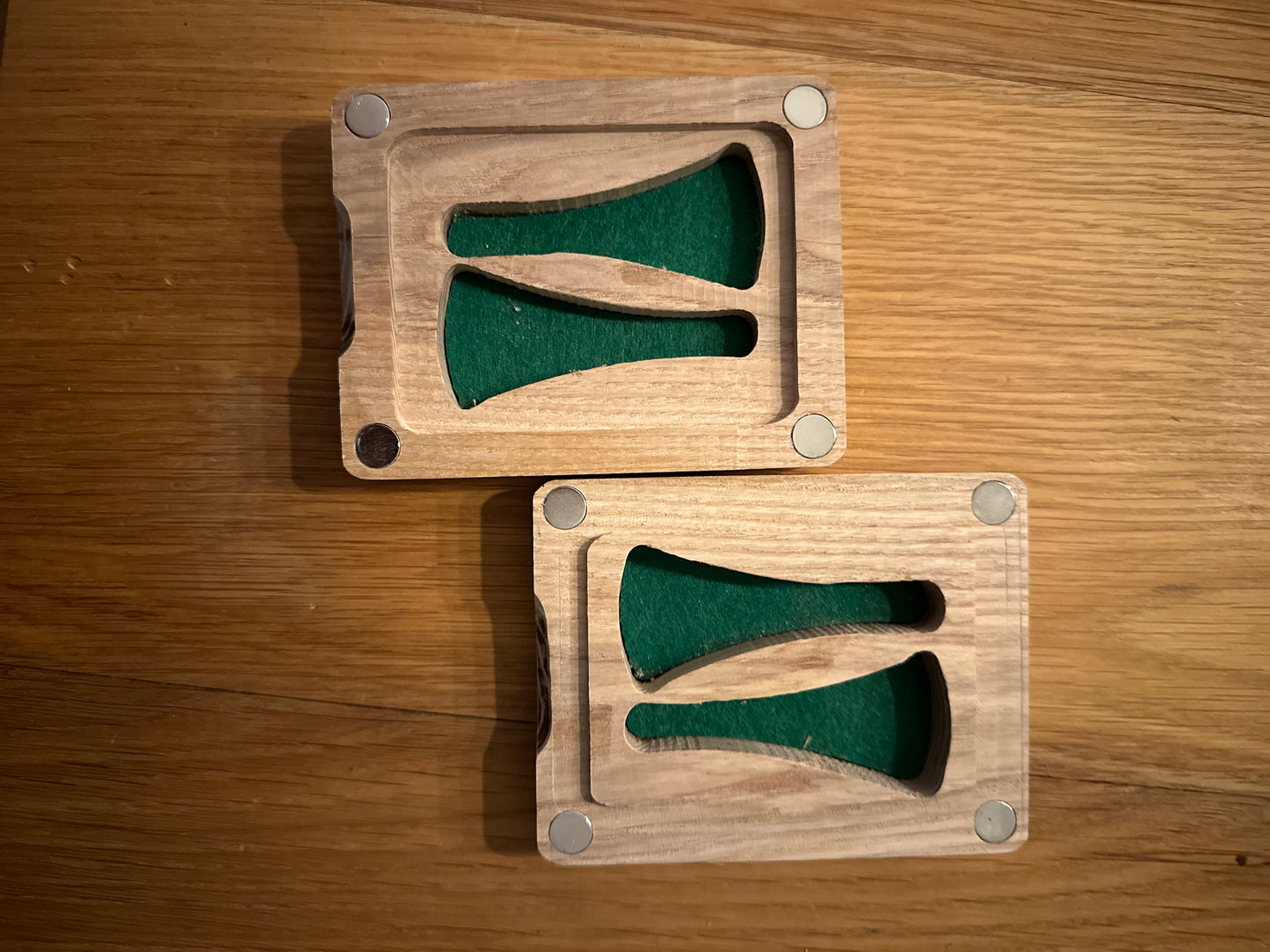 Box for french horn mouthpieces