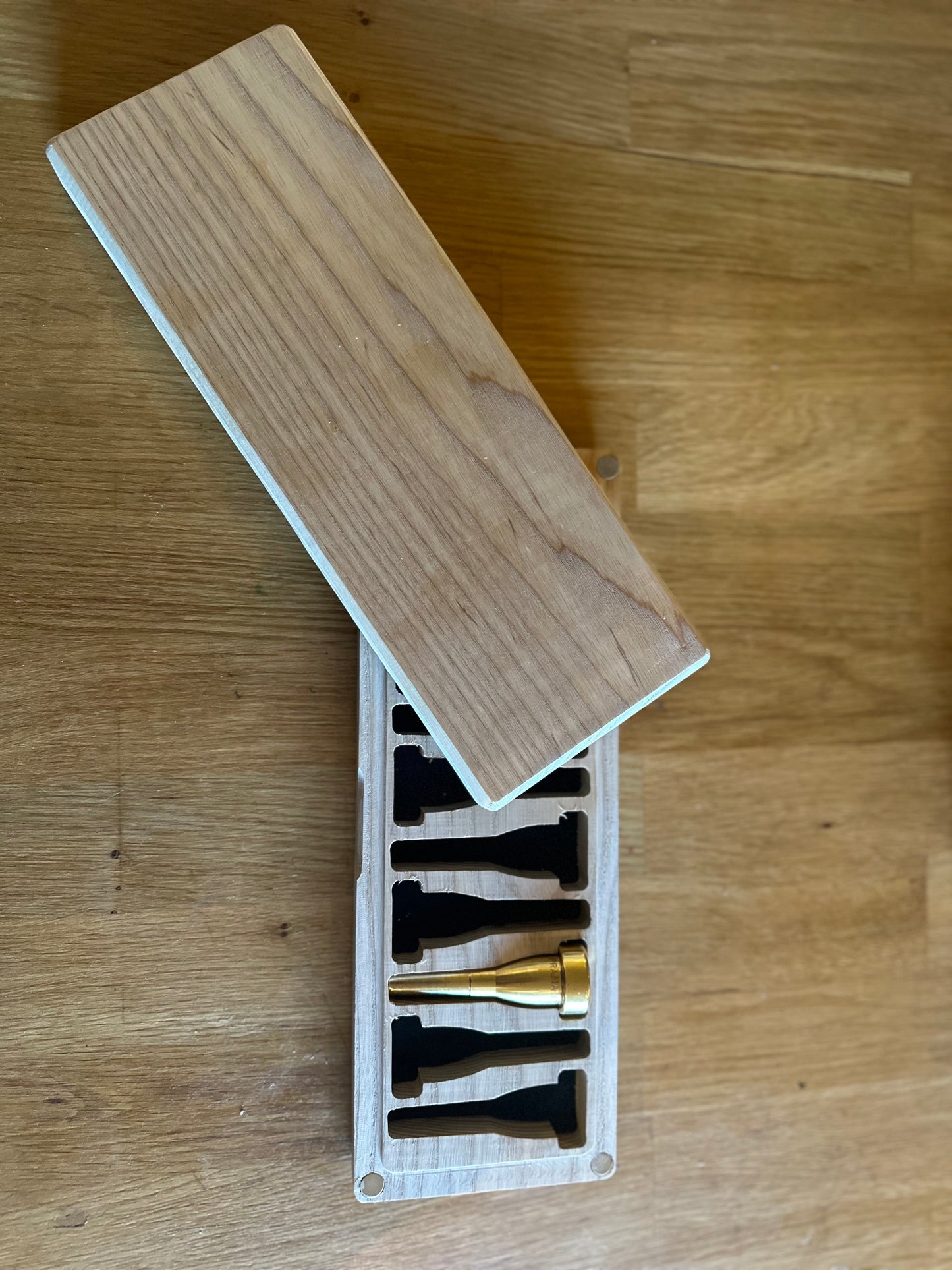 Boks for trompetmunnstykker (Monette)