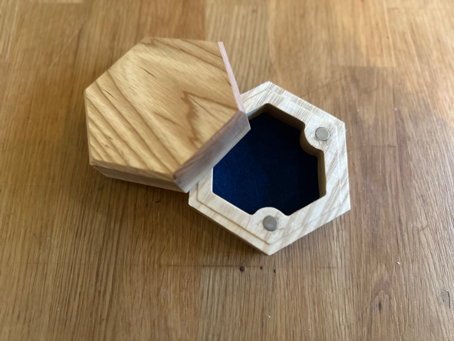 Hexagonal terningboks