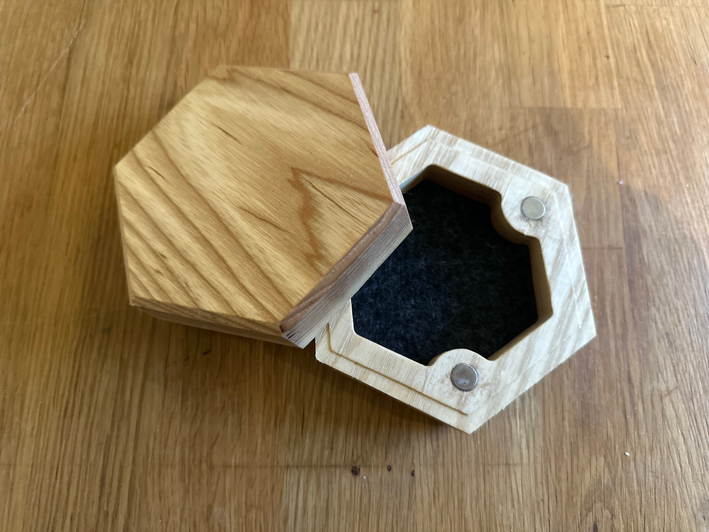 Hexagonal terningboks